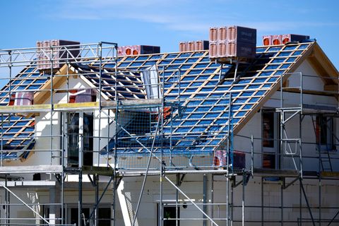 Im Wohnungsbau dürfte es bald wieder bergauf gehen (Archivbild). Foto: Sven Hoppe/dpa