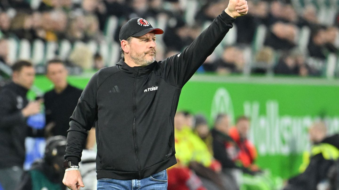 Union-Trainer Baumgart setzt wieder auf gute Nachrichten. (Archivbild) Foto: Swen Pförtner/dpa