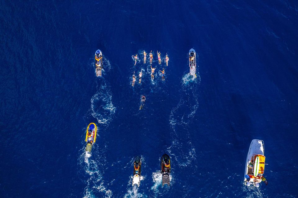 Ewigkeitschemikalien Extremschwimmer mit Booten Ewigkeitschemikalien Extremschwimmer mit Booten