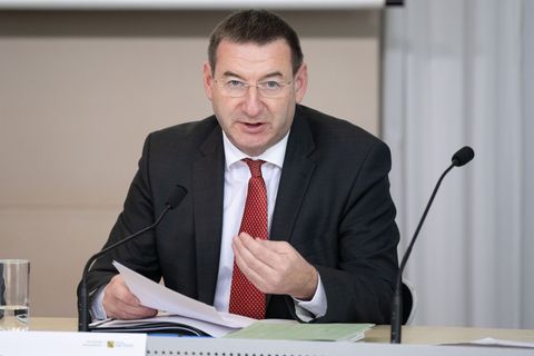 Rechnungshofpräsident Jens Michel mahnt den Freistaat Sachsen zu einer soliden Haushaltspolitik. Foto: Sebastian Kahnert/dpa