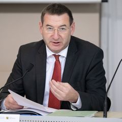 Rechnungshofpräsident Jens Michel mahnt den Freistaat Sachsen zu einer soliden Haushaltspolitik. Foto: Sebastian Kahnert/dpa