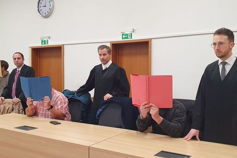 Mit Geständnissen hat der Prozess um die illegale Entsorgung von Löschschaum in Krefeld begonnen. Foto: Martin Höke/dpa