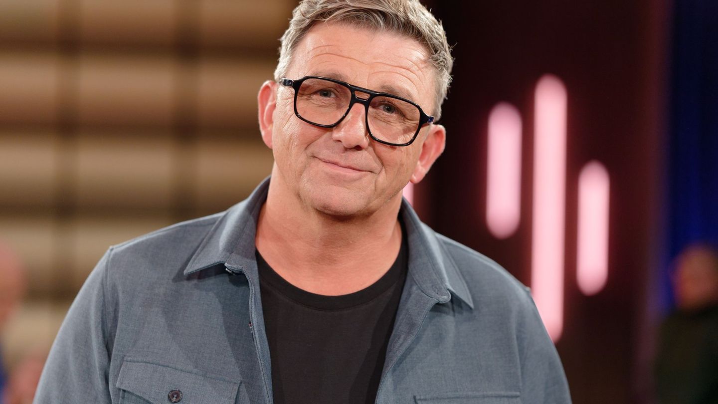 Hans Sigl ist mit einem ironisch-heiteren Weihnachtsprogramm auf Tournee. (Archivbild) Foto: Henning Kaiser/dpa