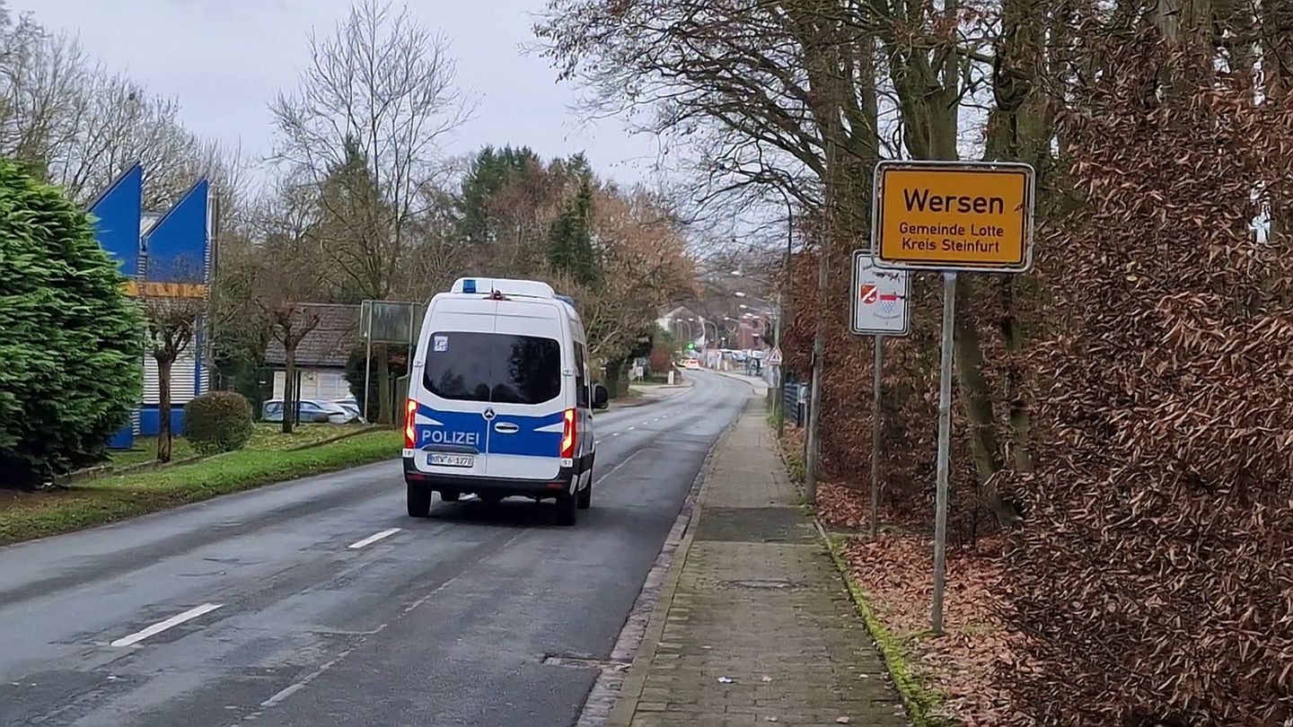 Die Polizei war an einer Berufsschule im Norden Nordrhein-Westfalens an der Grenze zu Niedersachsen im Einsatz. Foto: Michael Ne