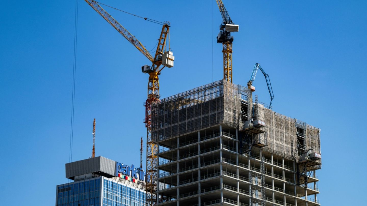 Baustelle in Berlin im August