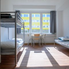 Ein Zimmer in einem Gebäude der Landesaufnahmeeinrichtung (LAE) für Asylsuchende in Stendal. (Archivbild) Foto: Klaus-Dietmar Ga