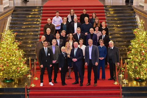 Iris Spranger (SPD, erste Reihe l-r), Berliner Senatorin für Inneres und Sport, Kai Wegner (CDU), Regierender Bürgermeister von