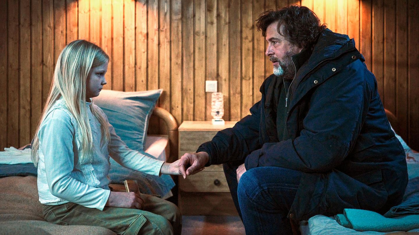 "Tatort" aus Freiburg:  Eliza (Hanna Heckt) fasst Vertrauen zu Kommissar Friedemann Berg (Hans-Jochen Wagner)