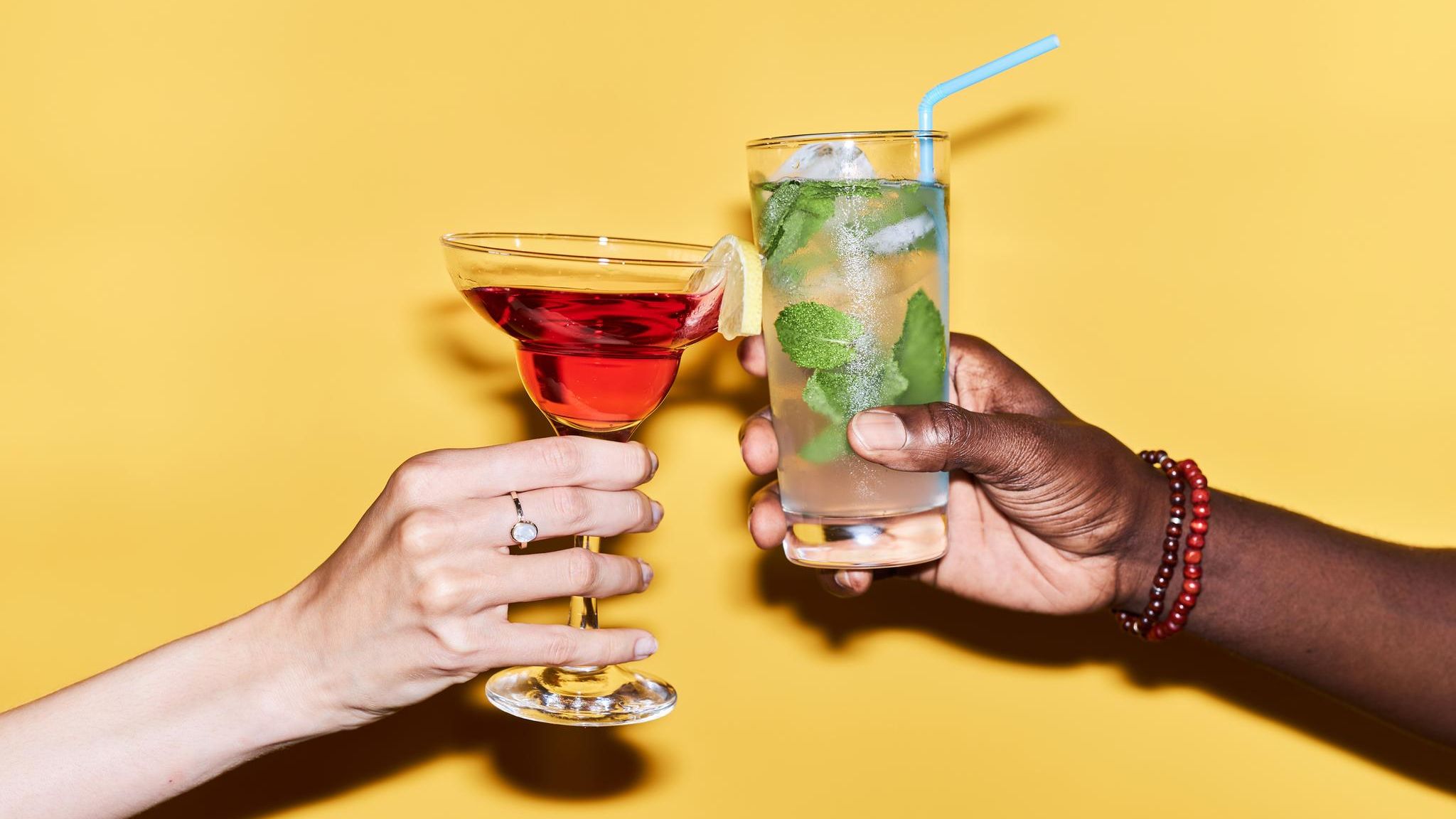 Anstoßen auf Neujahrsvorsätze