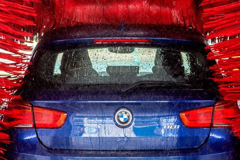 Im Nachbarland Hessen kann das Auto auch an Sonn- und Feiertagen gewaschen werden, in Rheinland-Pfalz nicht. (Archivfoto) Foto: