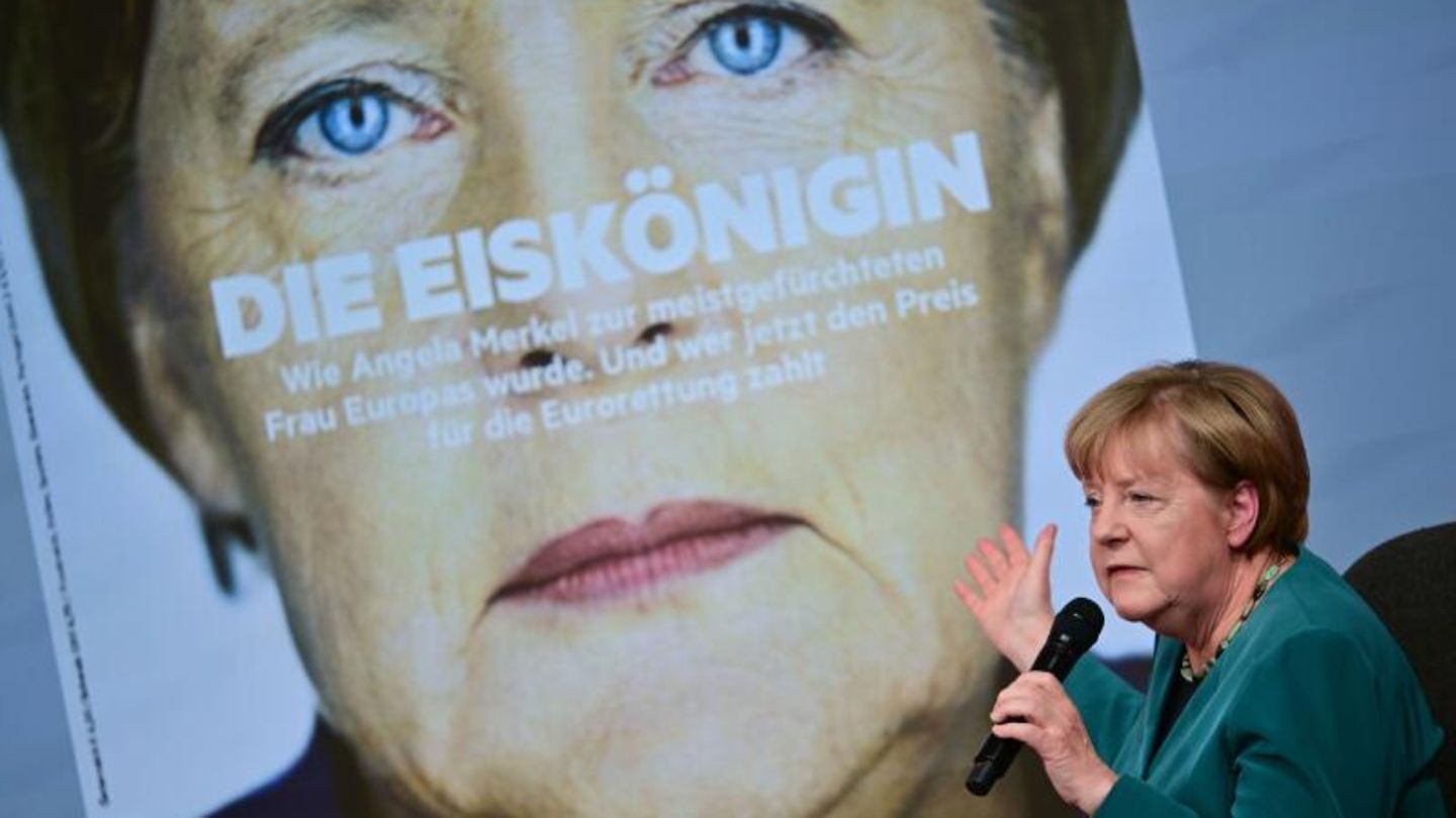 Angela Merkel vor einem älteren stern-Cover mit ihrem Konterfei