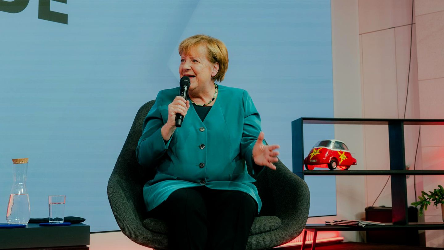Die sichtlich gut gelaunte Bundeskanzlerin a. D. Angela Merkel stellte sich den Fragen