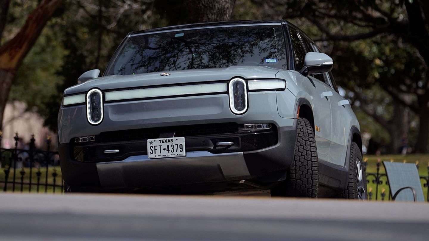 Auf den relativ teuren SUV R1S will Rivian im kommenden Jahr das Modell R2 zum Preis ab 45.000 Dollar folgen lassen. (Archivbild