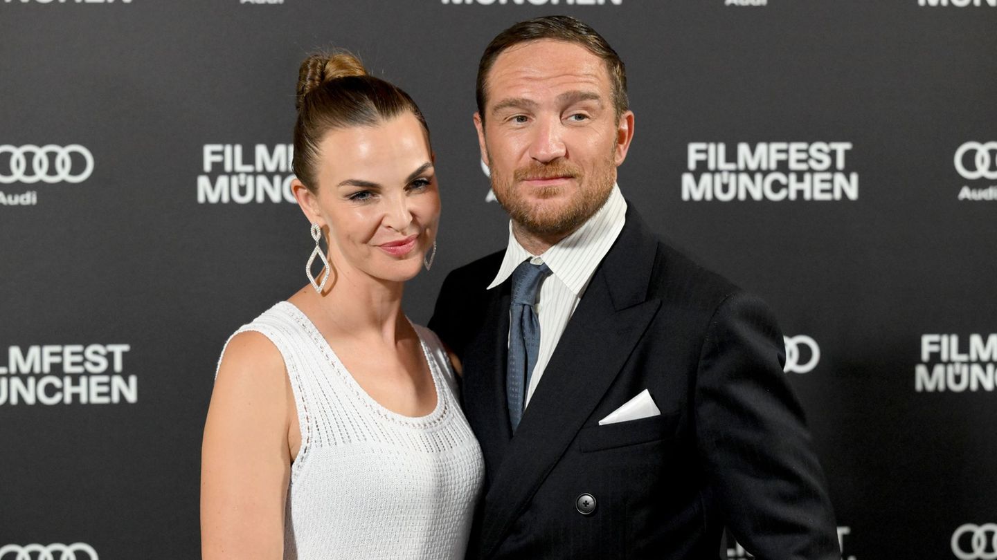 Lau ist mit der Moderatorin Annika Lau verheiratet. Das Paar hat drei gemeinsame Kinder. (Archivbild) Foto: Felix Hörhager/dpa