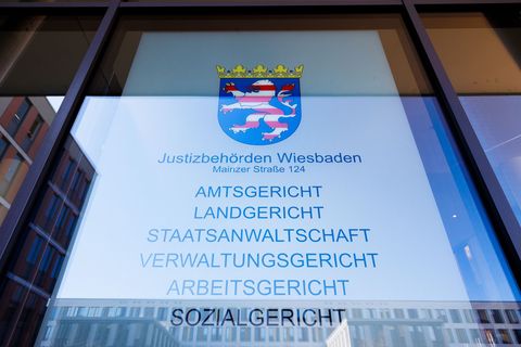 Der Prozess vor dem Landgericht dreht sich um den Mord mit einem Küchenmesser. (Archivbild) Foto: Lando Hass/dpa