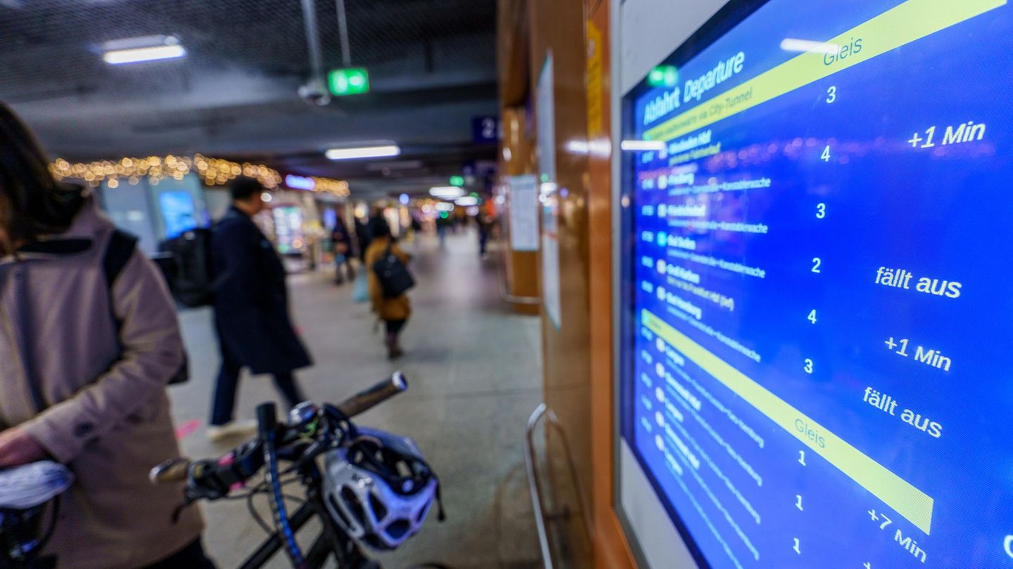 An diesem Sonntag ist Fahrplanwechsel. Auf Ausfälle und Verspätungen müssen sich Fahrgäste auch weiter einstellen. (Archivbild)