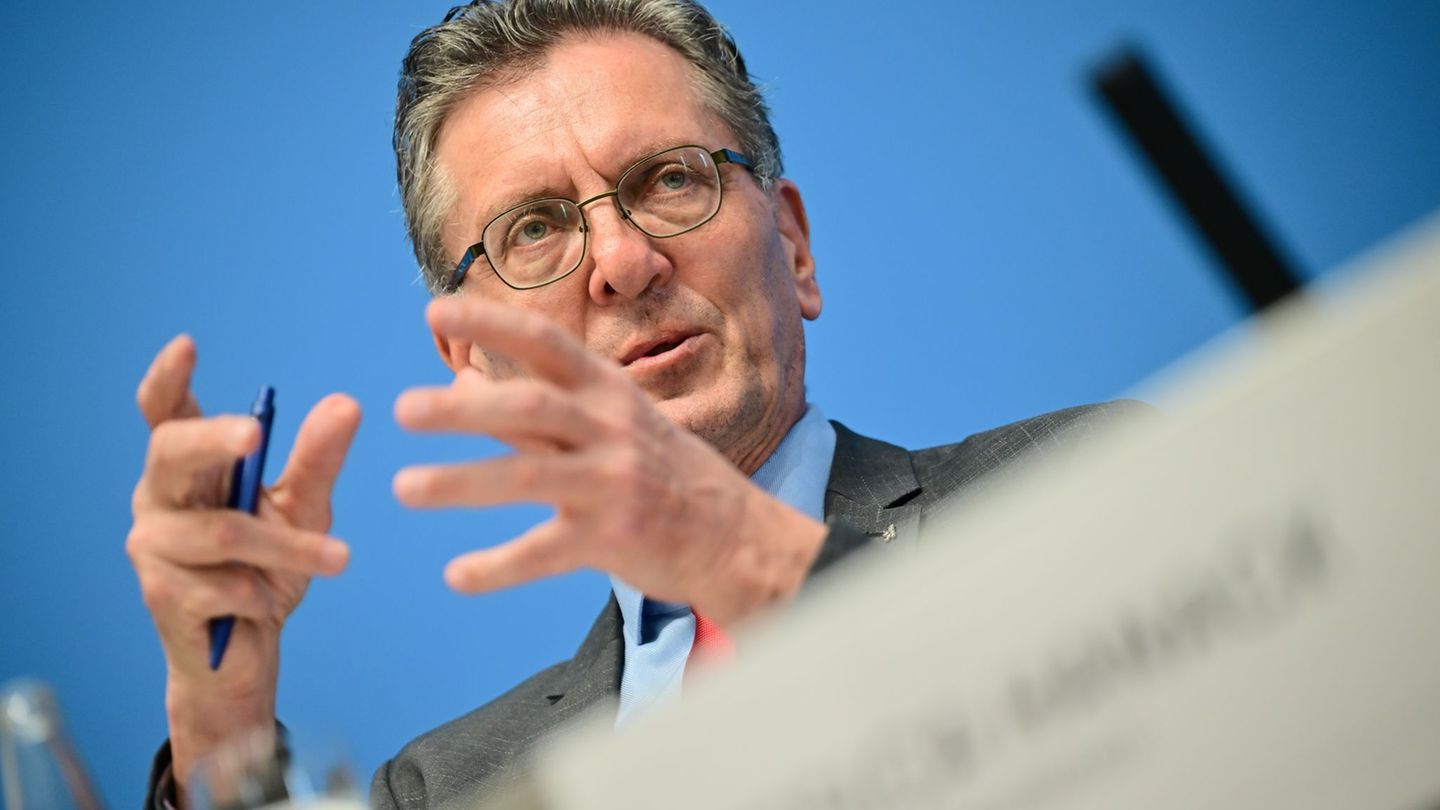 Bauseantor Christian Gaebler (SPD) hat ein Faible für Chormusik. (Archivbild) Foto: Sebastian Gollnow/dpa