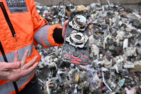 In Akkus stecken wertvolle Metalle und seltene Erden, die später als Sekundärrohstoffe zurückgewonnen werden können. Foto: Bernd