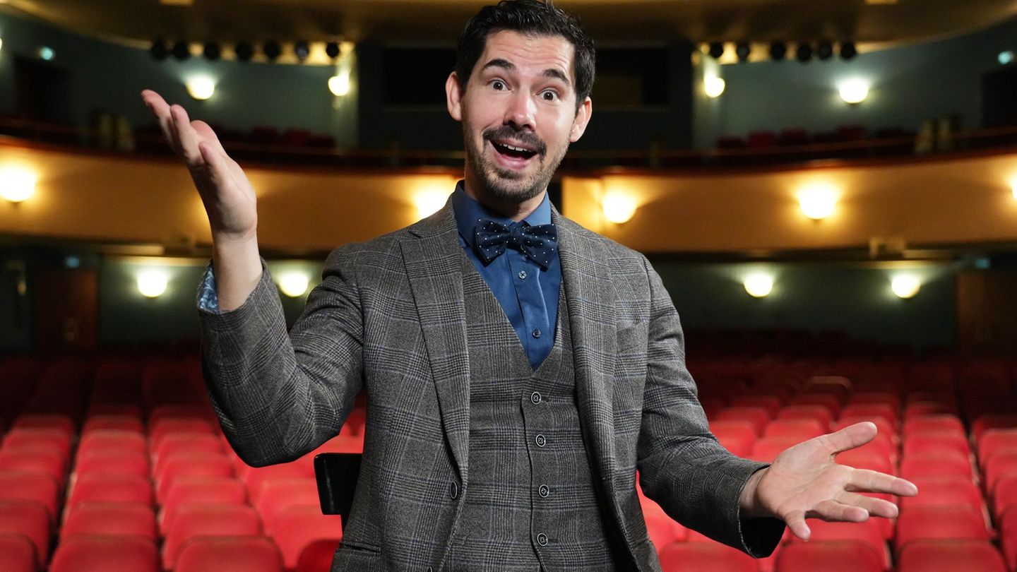 Alexander Merk tritt seit Jahren als Zauberer auf. Foto: Manuel Genolet/dpa