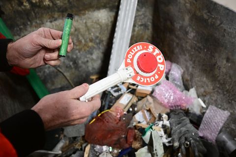 Der private Entsorger Korn aus Albstadt setzt auf eine neue Technologie und entfernt einen Großteil der fehlplatzierten Akkus un