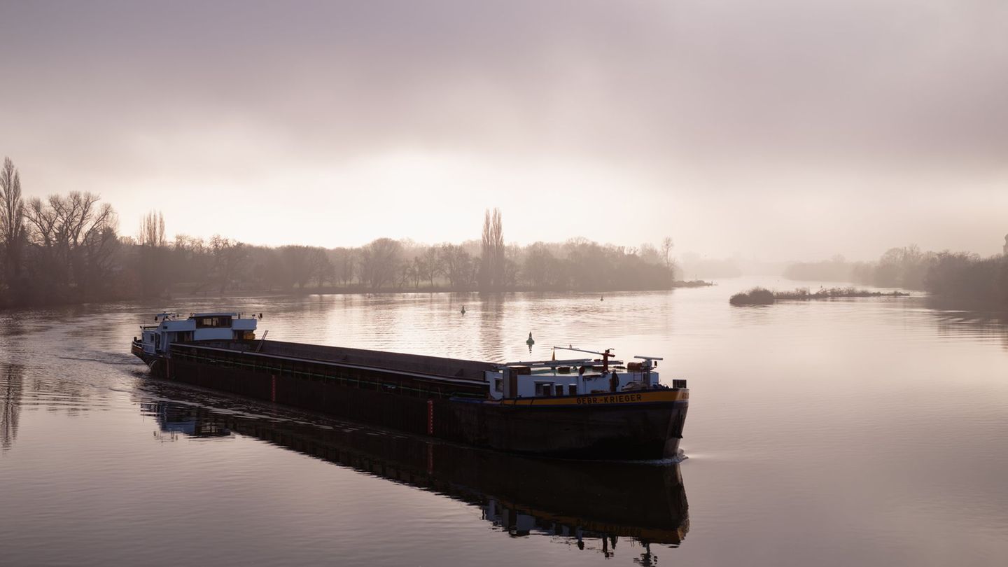 Keine klare Sicht im Südwesten: Der Nebel bleibt. Foto: Uwe Anspach/dpa