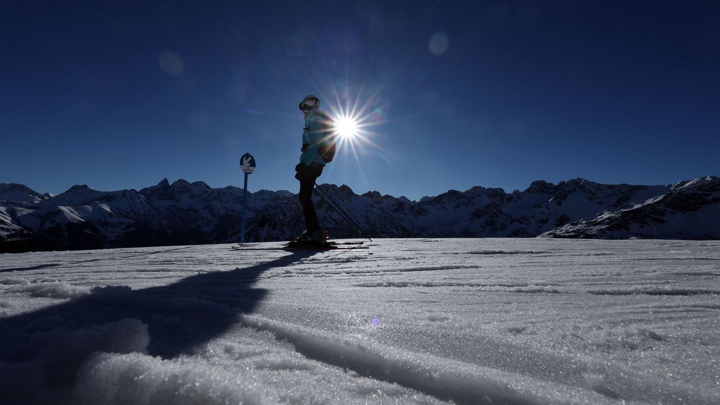 In den Alpen soll sich am Wochenende auch die Sonne blicken lassen. (Archivbild) Foto: Karl-Josef Hildenbrand/dpa
