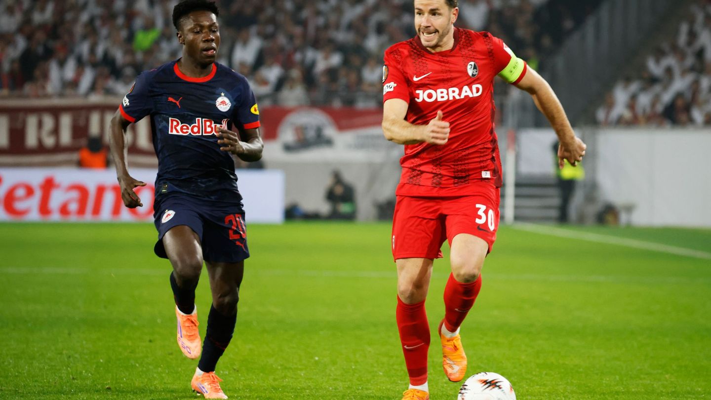 In der Europa League sind Christian Günter (r.) und der SC diese Saison noch ungeschlagen. Foto: Philipp von Ditfurth/dpa