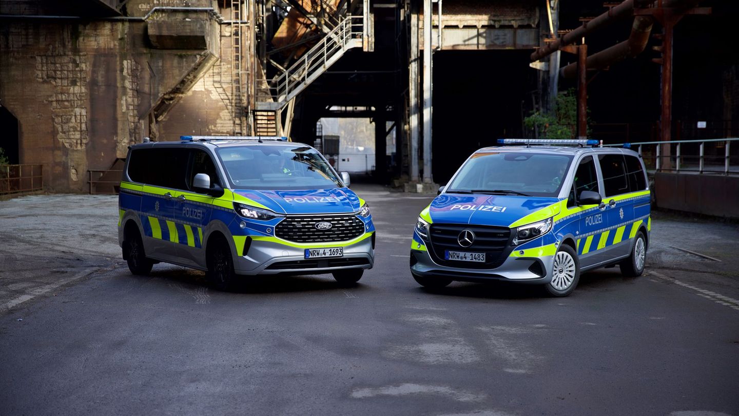 Die neuen Streifenwagen-Modelle der NRW-Polizei: Ford Tourneo Custom (l) und Mercedes-Benz Vito Foto: -/Landesamt für Zentrale P