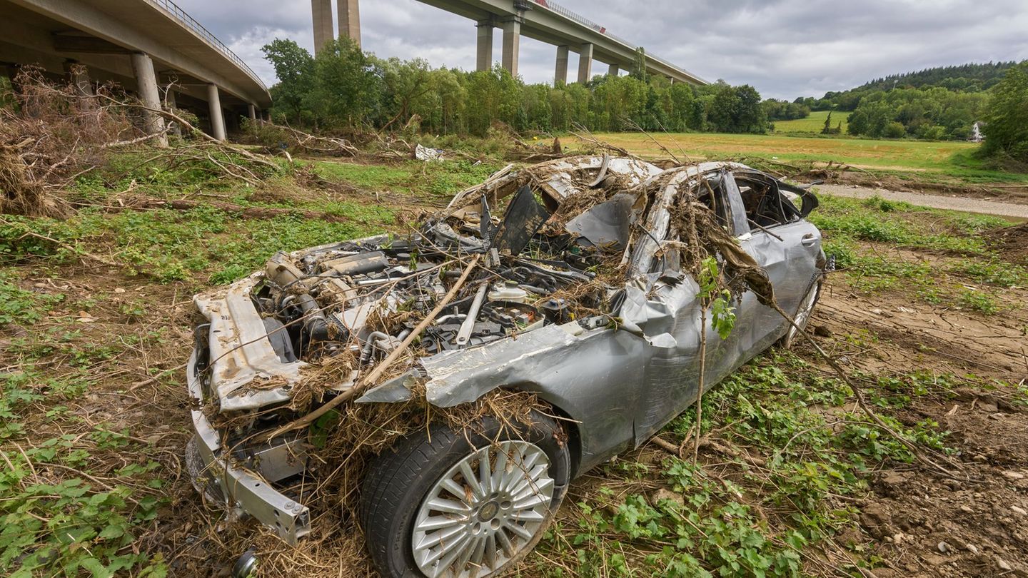 Künftig sollen aus schrottreifen Autos und anderen Fahrzeugen mehr Rohstoffe gewonnen werden. (Symbolbild) Foto: Thomas Frey/dpa