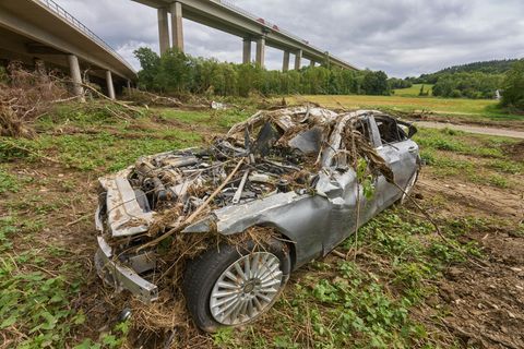 Künftig sollen aus schrottreifen Autos und anderen Fahrzeugen mehr Rohstoffe gewonnen werden. (Symbolbild) Foto: Thomas Frey/dpa
