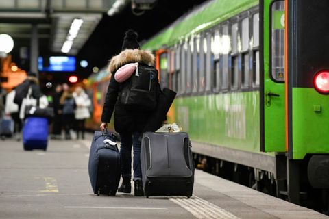 Flixtrain im Hauptbahnhof Stuttgart im Januar 2024