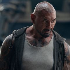 Hat weniger Haare auf dem Kopf als Indiana Jones, kann dafür aber viel kräftiger zuschlagen: Jake (Dave Bautista) ist darauf spezialisiert, in einer postapokalyptischen Welt alte Schätze zu finden.