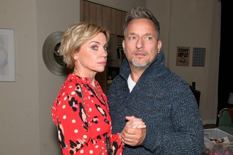 "GZSZ": Die vorweihnachtliche Euphorie von Michael Michi (r.) und Yvonne wird jäh überschattet.