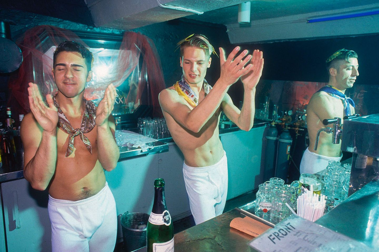 DJs in der Szenedisko Front