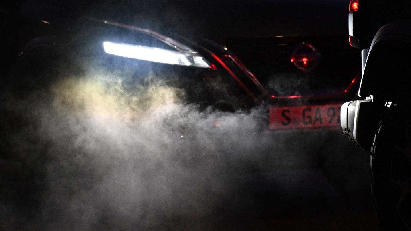 Die EU-Kommission will eine Rücknahme des sogenannten Verbrenner-Aus vorschlagen. (Archivbild) Foto: Bernd Weißbrod/dpa