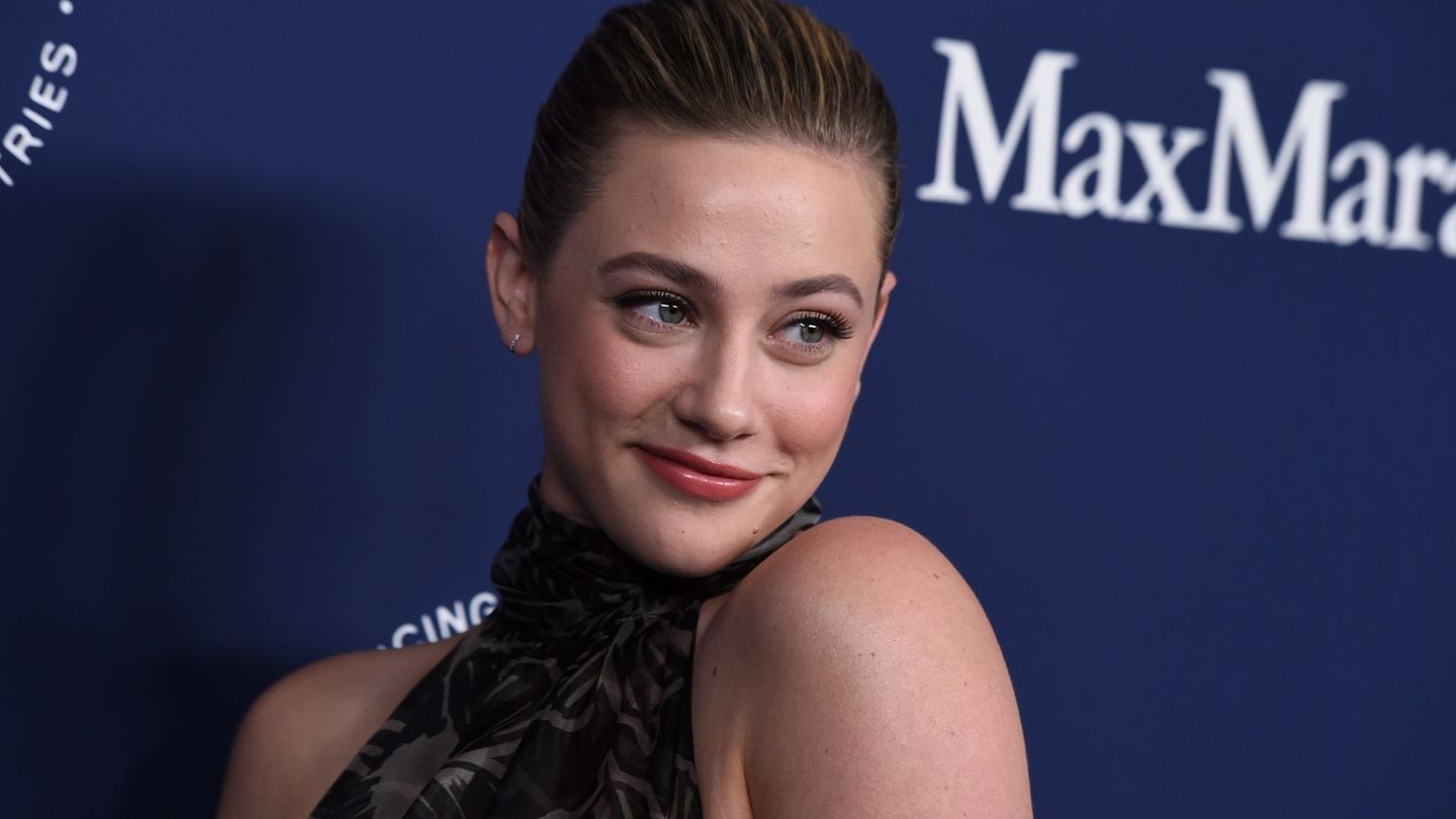 Lili Reinhart gibt auf Instagram Klinikfotos preis. (Archivbild) Foto: Jordan Strauss/Invision/AP/dpa