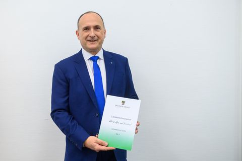 Trotz Rekordeinnahmen rutschen viele Kommunen in Sachsen-Anhalt erneut ins Minus Foto: Klaus-Dietmar Gabbert/dpa