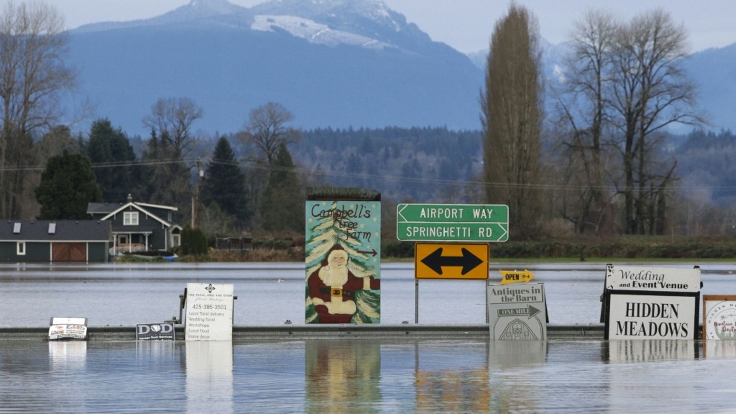 Überschwemmte Straße im US-Bundesstaat Washington