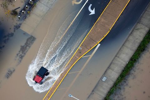 Dutzende Flüsse sind über die Ufer getreten, Straßen und Felder sind überschwemmt. Foto: Nick Wagner/The Seattle Times/AP/dpa