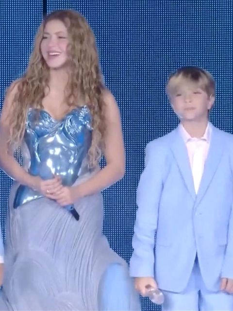 Shakira singt plötzlich mit ihren zwei Söhnen im ausverkauften Stadion