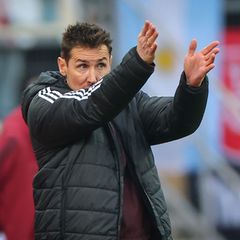 Verlängert er? Trainer Klose. (Archivbild) Foto: Daniel Karmann/dpa