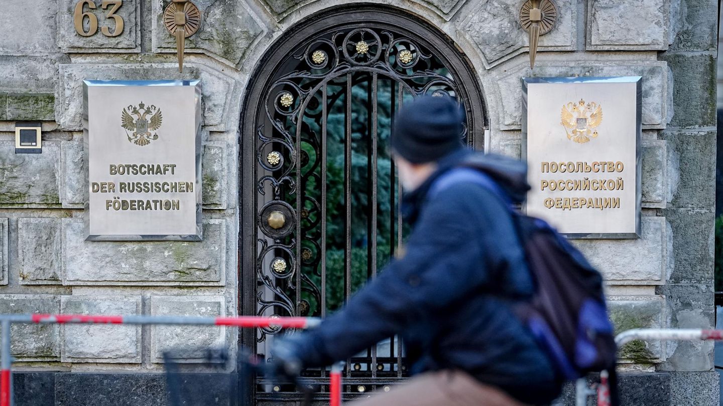 Der Eingang zur russischen Botschaft in Berlin