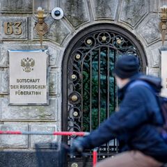 Der Eingang zur russischen Botschaft in Berlin