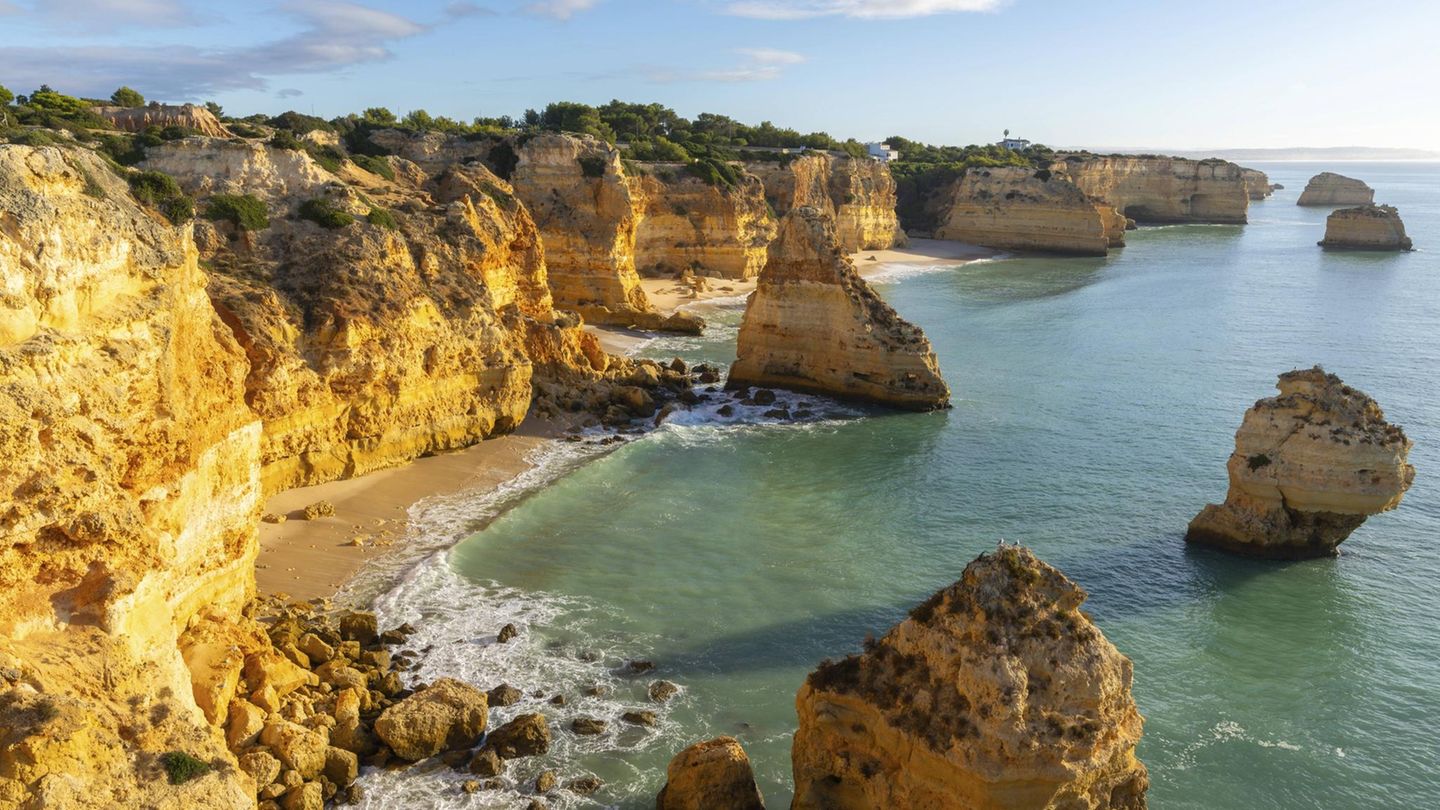 Praia da Marinha, Portugal