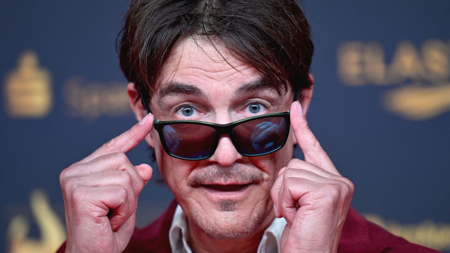 Matze Knop verteilt an Weihnachten auch selbst Geschenke. (Archivbild) Foto: Hendrik Schmidt/dpa