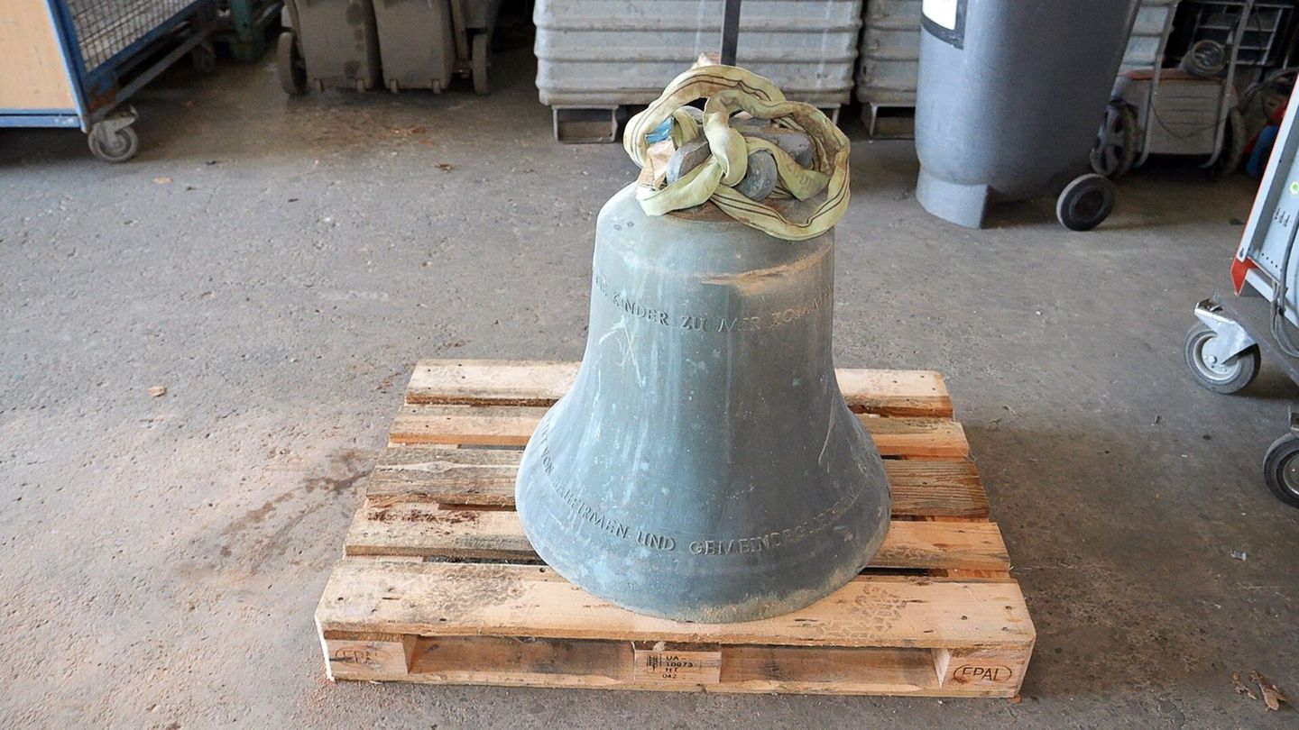 Die Glocke soll bald an ihren alten Platz zurückkommen. (Archivbild) Foto: Jörn Hünecke/dpa