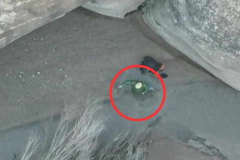 Wanderer bleibt in Treibsand stecken – und sitzt stundenlang fest