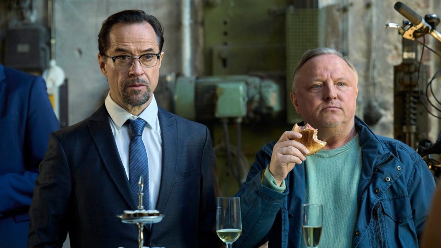 Prof. Karl Friedrich Boerne (Jan Josef Liefers, l.) und Kommissar Frank Thiel (Axel Prahl) im Münsteraner "Tatort"-Fall "Die E