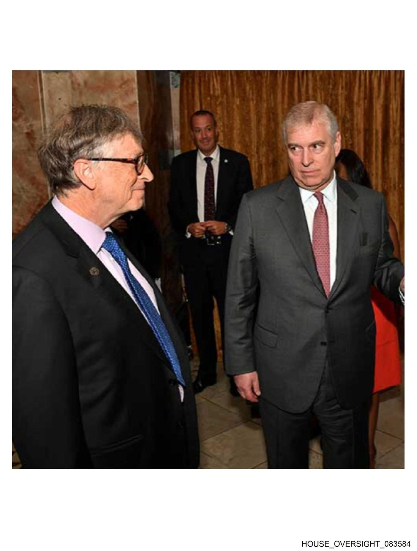 Auch eine Aufnahme des Unternehmers gemeinsam mit dem britischen Ex-Prinzen Andrew befindet sich unter den Epstein-Fotos. Der Royal fiel wegen seiner Verbindungen zum Pädokriminellen Epstein in Ungnade