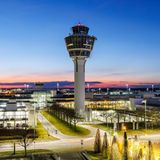 Flughafen München in der Dämmerung